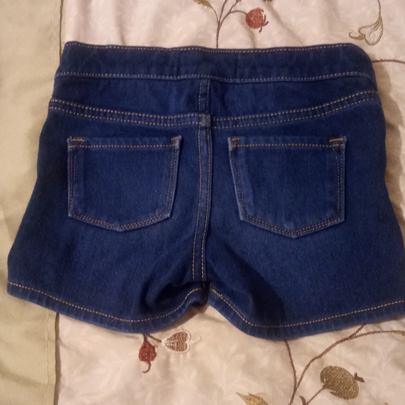 Girls Old Navy Shorts - Picture 2 of 2